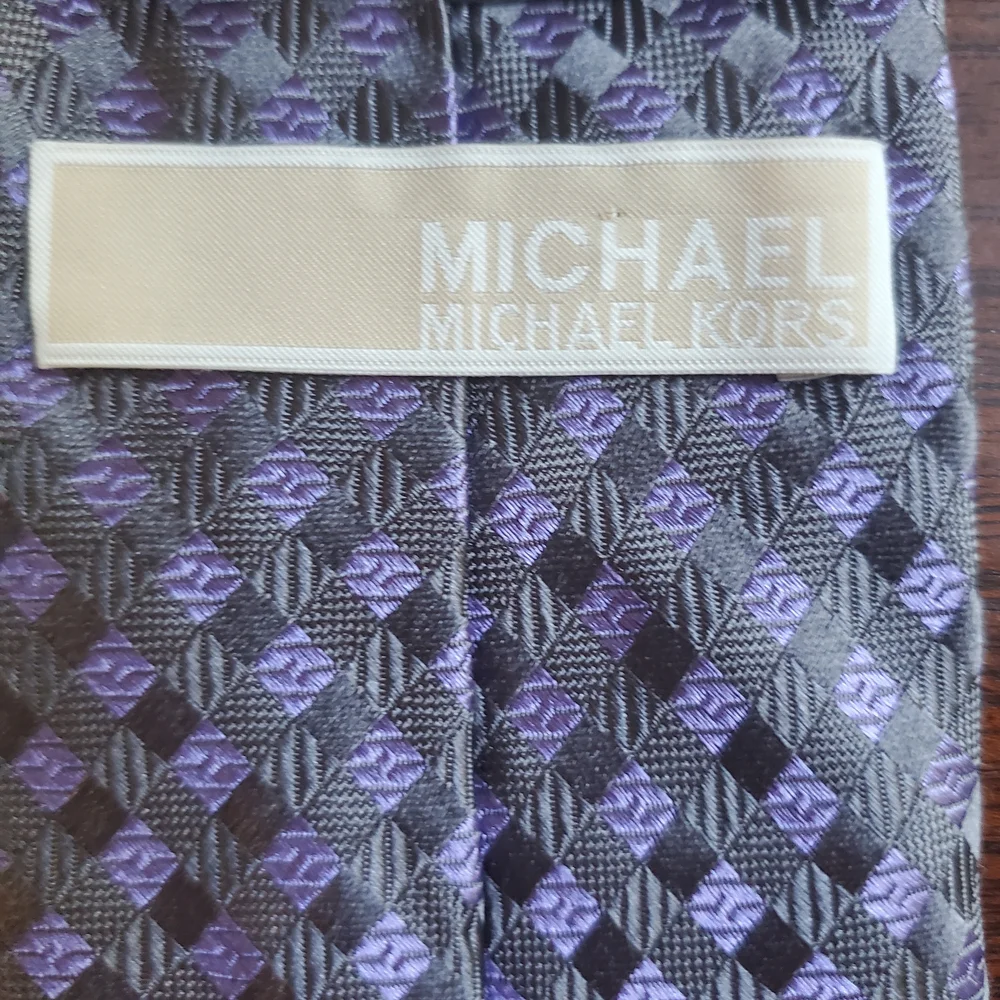 Micheal Kors - Silk Tie - With Purple Geometric Design